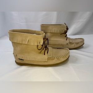 New Women’s Softmoc Shuri Moccasin in sand size 10